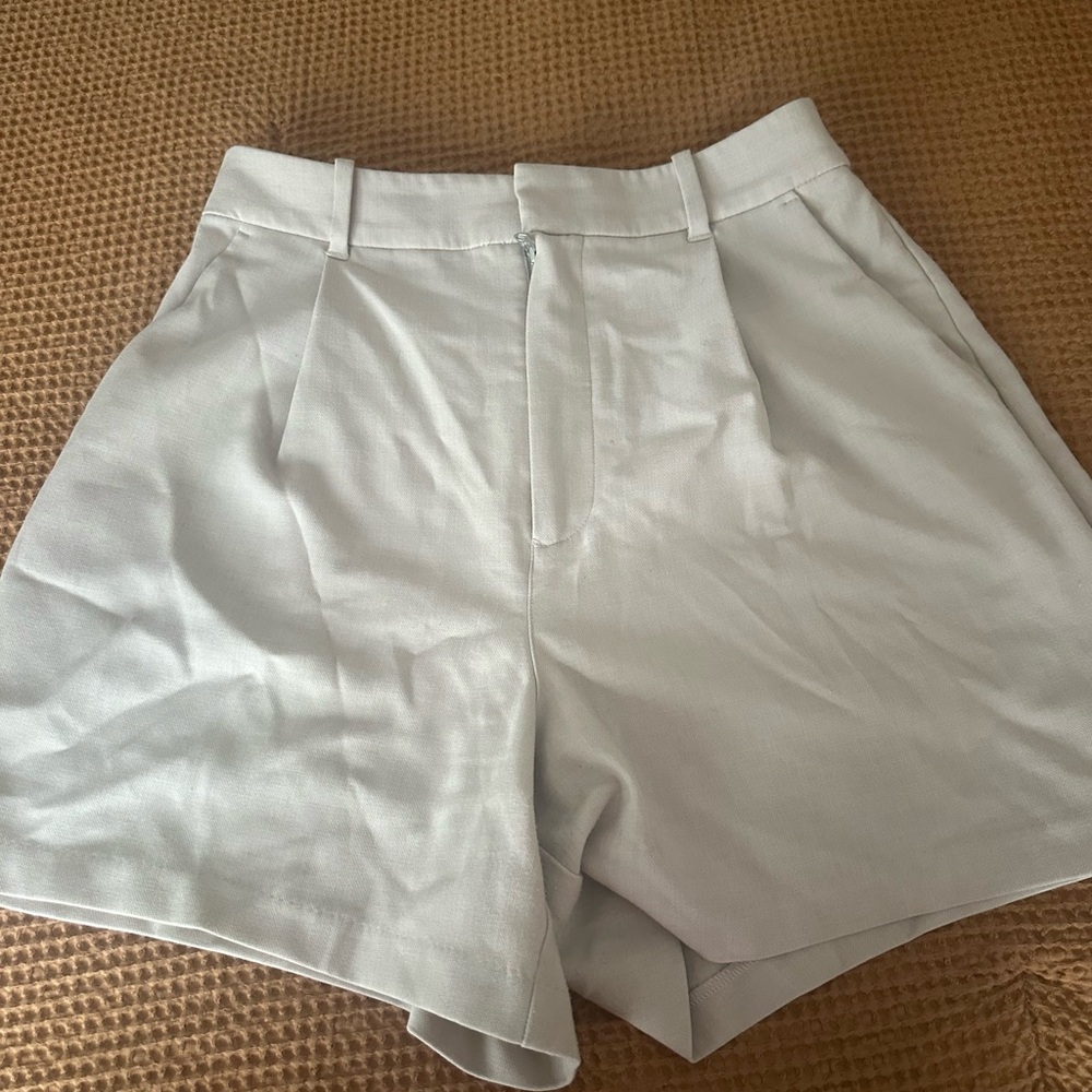 Abercrombie & Fitch tailored beige shorts